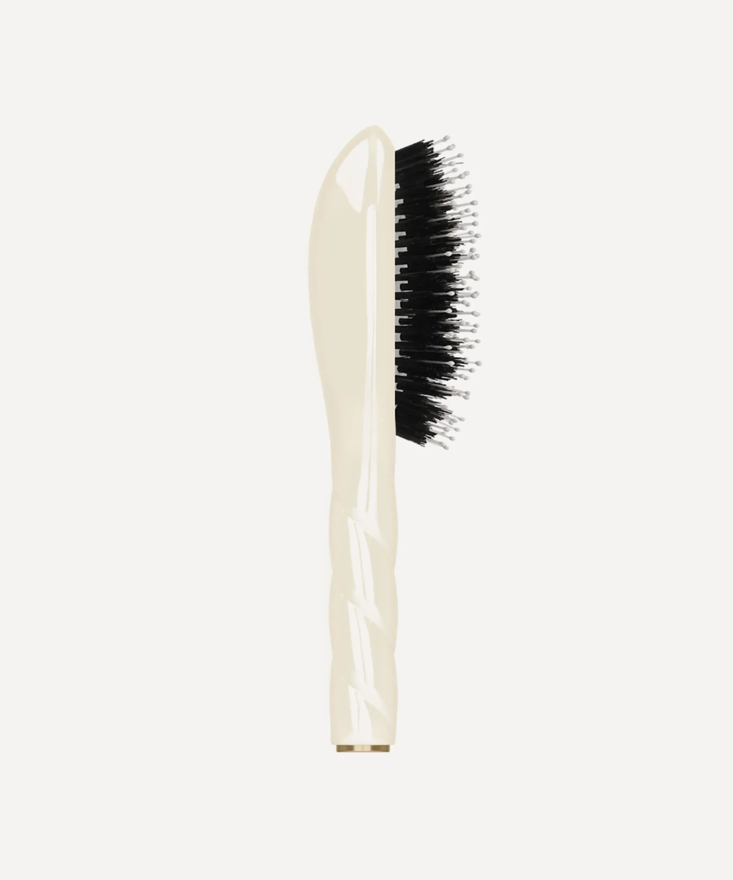 N.03 THE ESSENTIAL SOFT Petite Brush